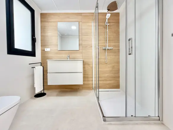 3-bedroom Detached Villa In Cox, Spain (81 M²)