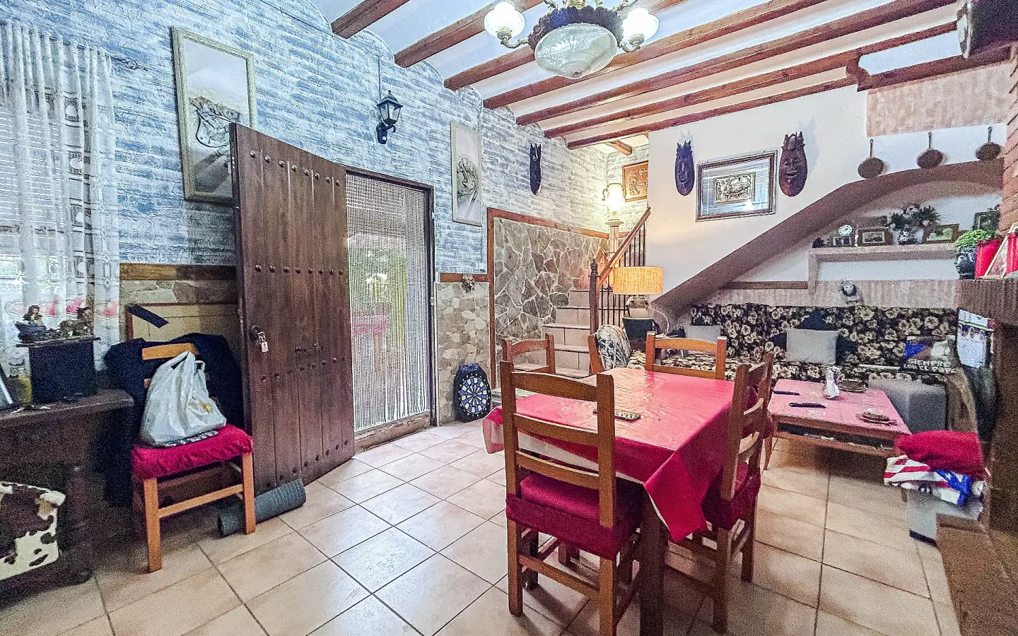 9-bedroom Semi In Sax, Spain (278 M²)
