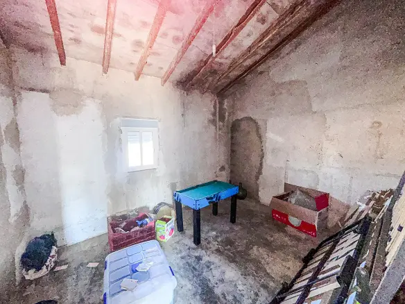 2-bedroom Country House In Elda, Spain (180 M²)