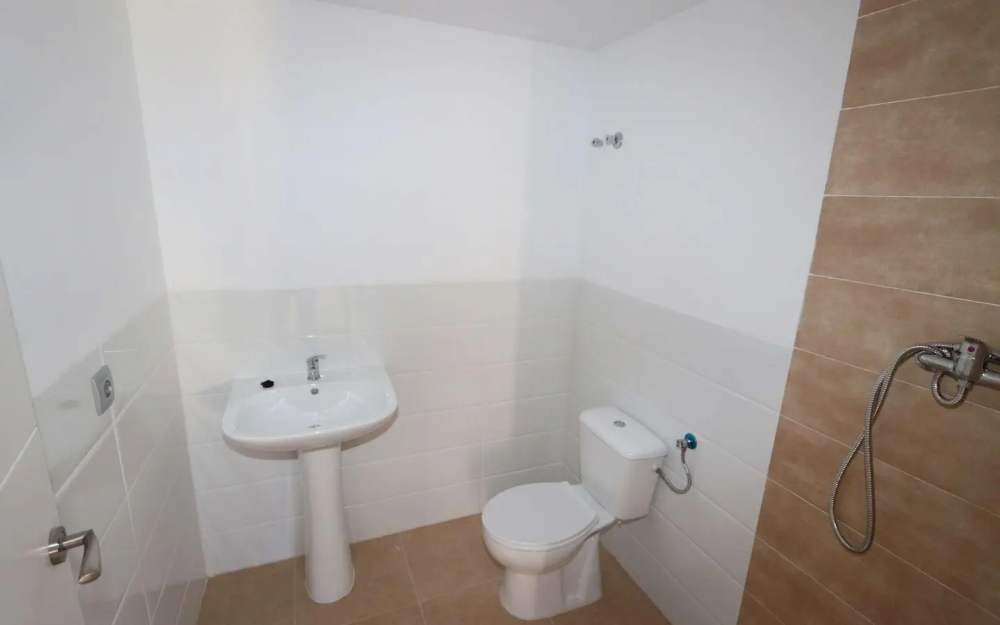 11-bedroom Commercial In Fortuna, Spain (500 M²)