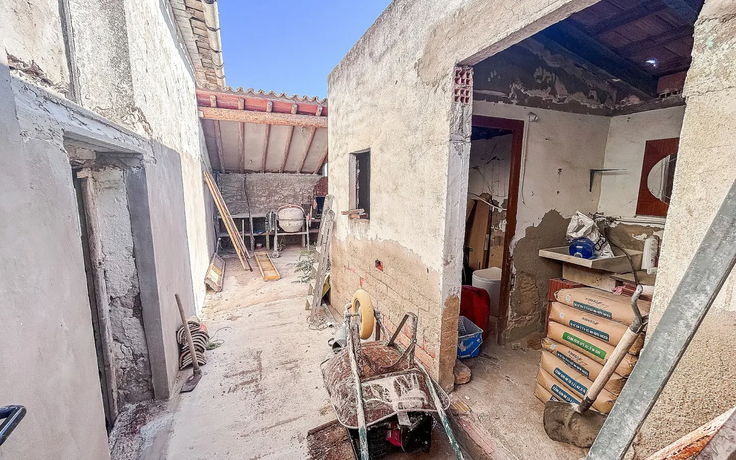 2-bedroom Country House In Elda, Spain (180 M²)