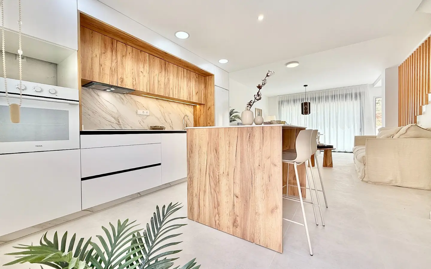 3-bedroom Detached Villa In Cox, Spain (81 M²)