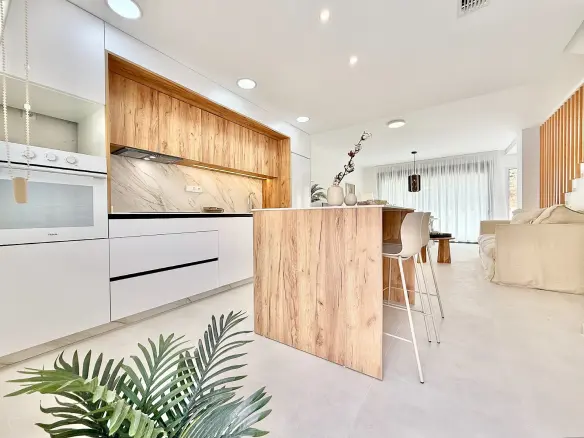 3-bedroom Detached Villa In Cox, Spain (81 M²)