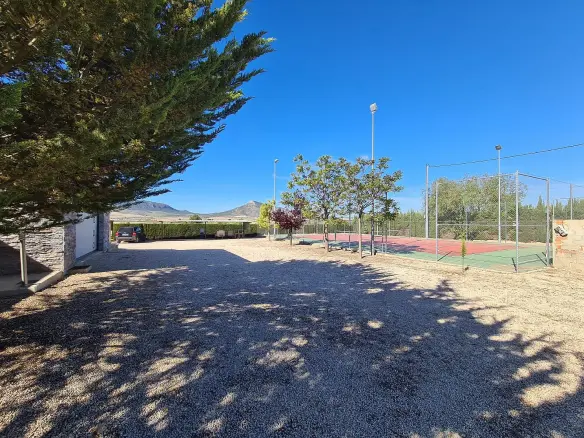 5-bedroom Detached Villa In Yecla, Spain (332 M²)