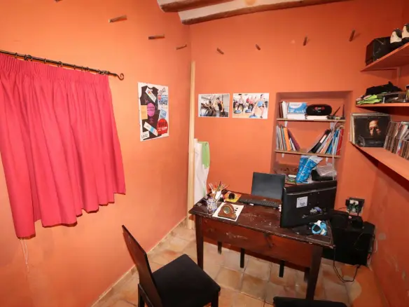 10-bedroom Commercial In Pinoso, Spain (700 M²)