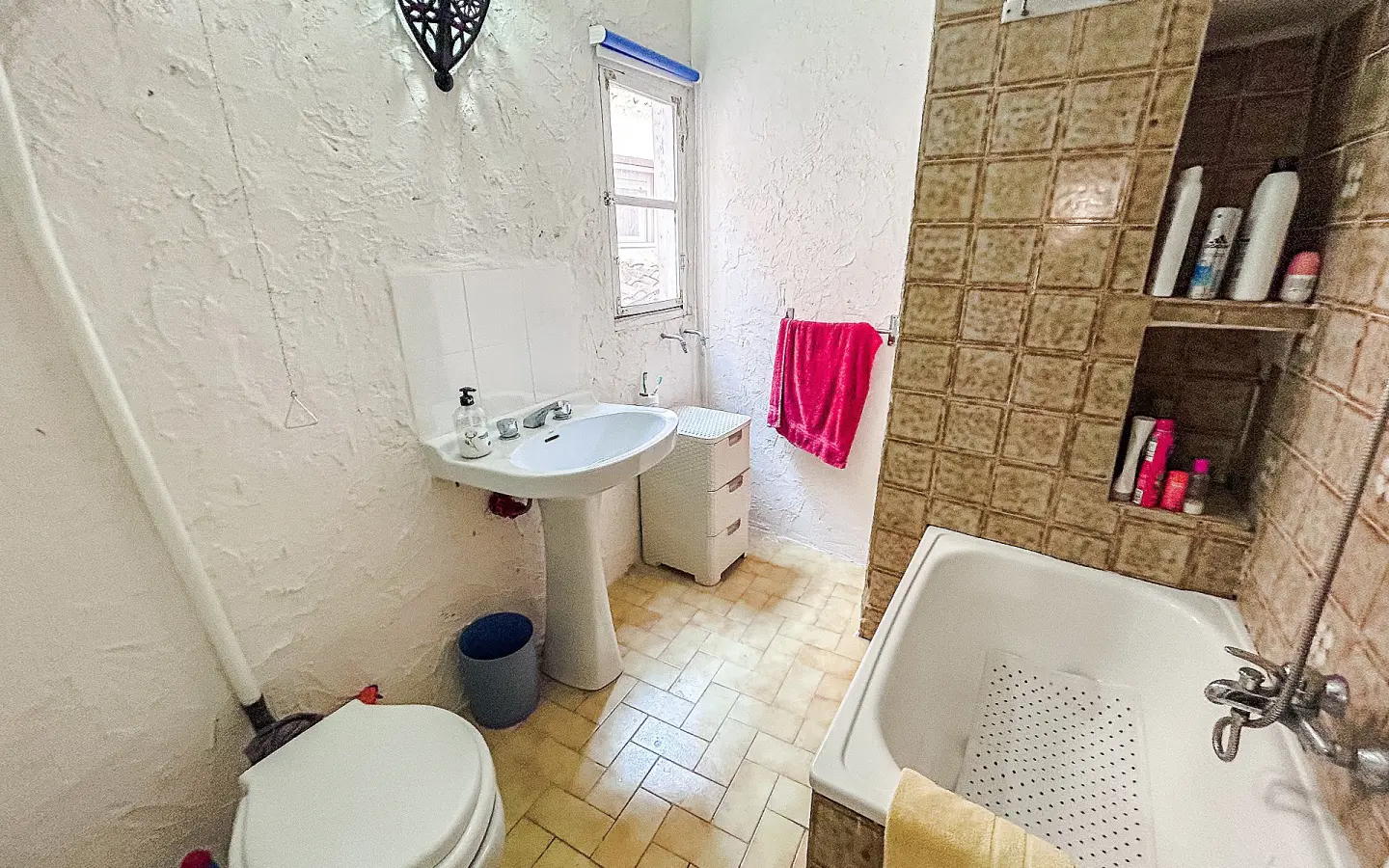 4-bedroom Townhouse In Onil, Spain (160 M²)