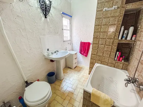 4-bedroom Townhouse In Onil, Spain (160 M²)