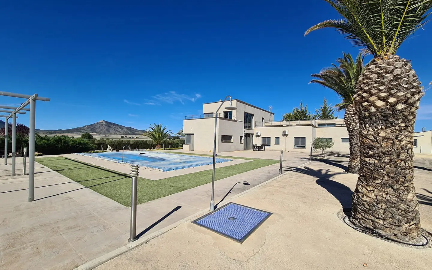 5-bedroom Detached Villa In Yecla, Spain (332 M²)