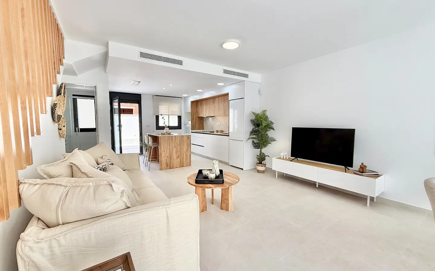 3-bedroom Detached Villa In Cox, Spain (81 M²)