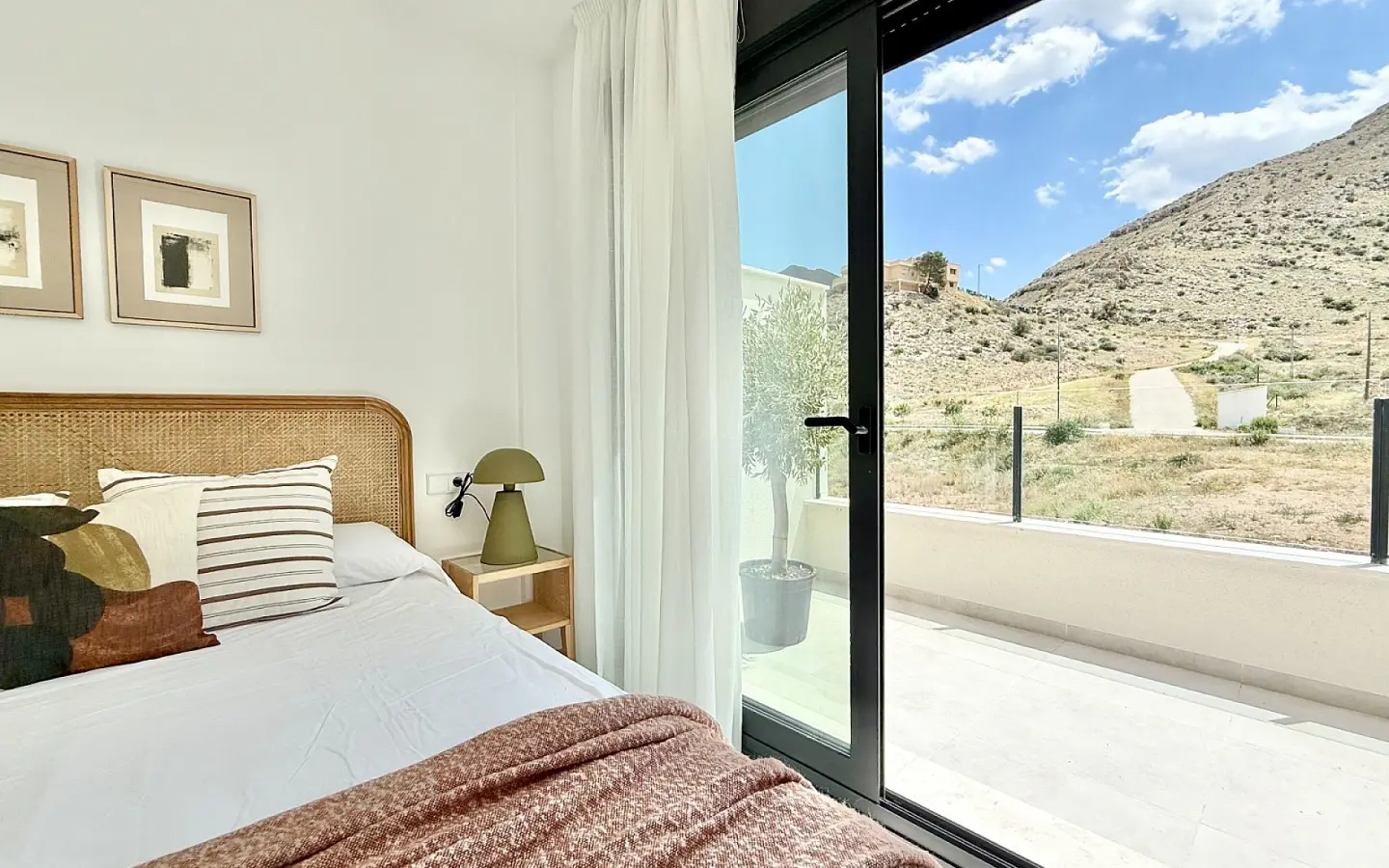 3-bedroom Detached Villa In Cox, Spain (81 M²)