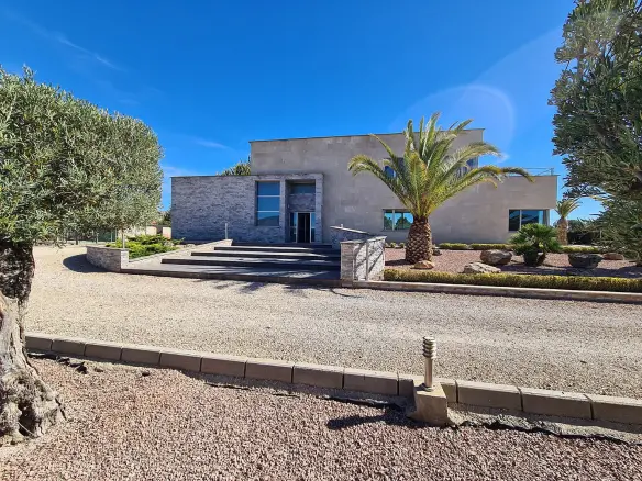 5-bedroom Detached Villa In Yecla, Spain (332 M²)