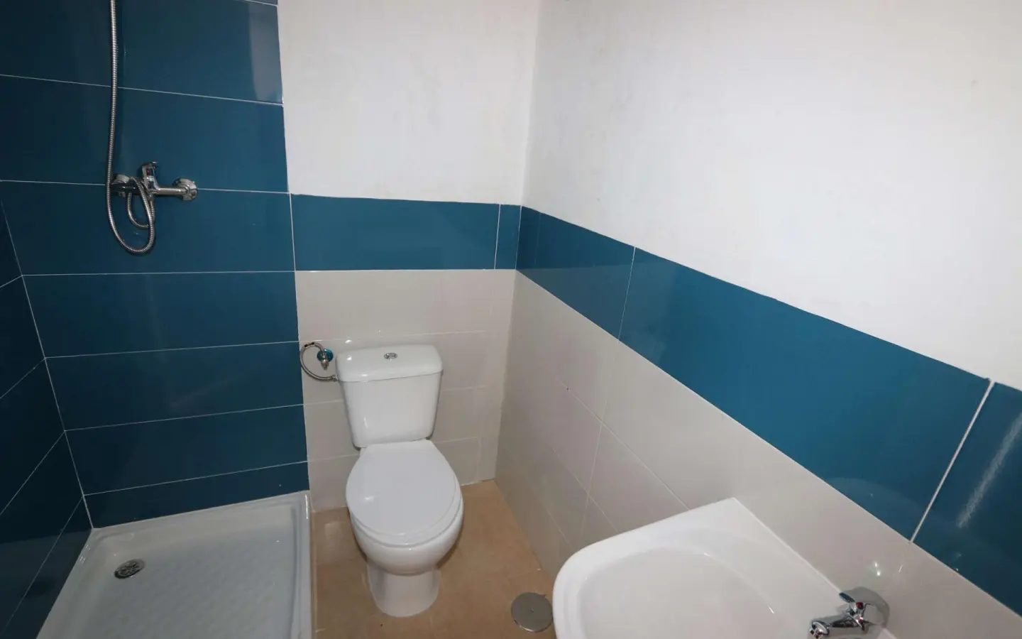 11-bedroom Commercial In Fortuna, Spain (500 M²)