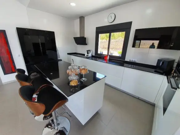 3-bedroom Detached Villa In Pinoso, Spain (215 M²)