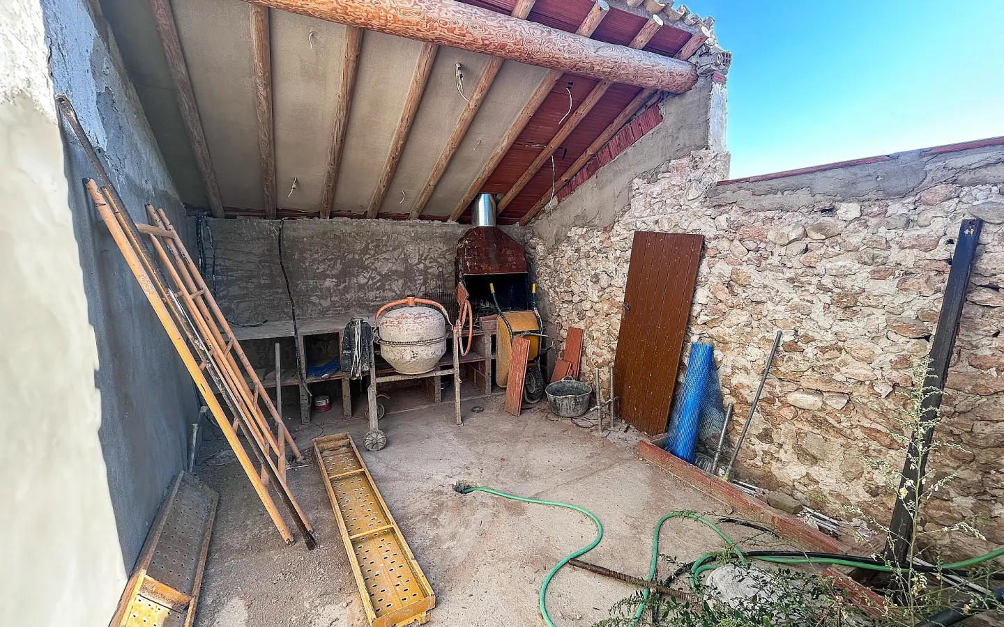2-bedroom Country House In Elda, Spain (180 M²)