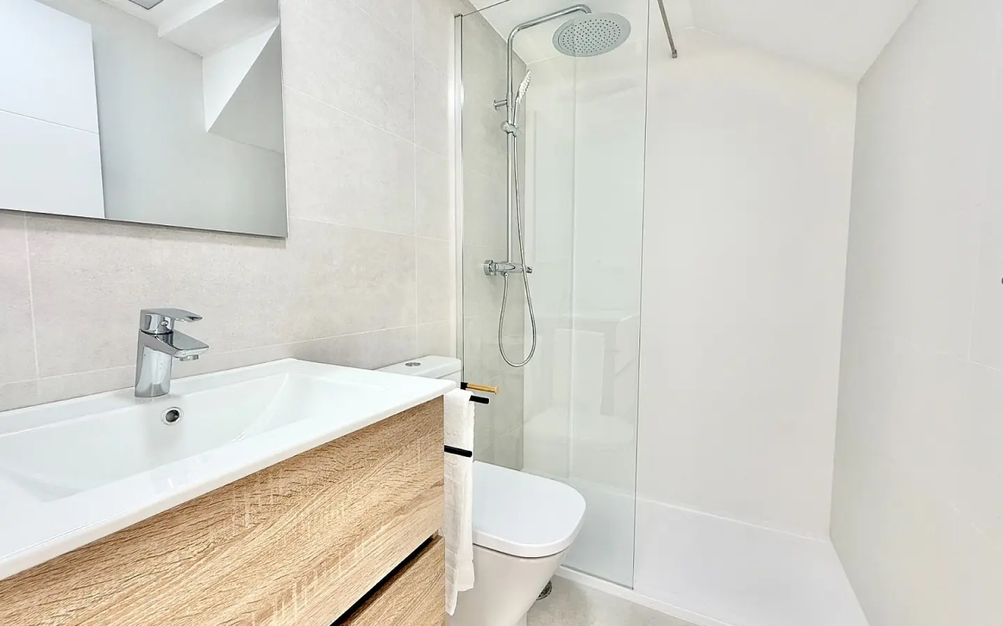 3-bedroom Detached Villa In Cox, Spain (81 M²)