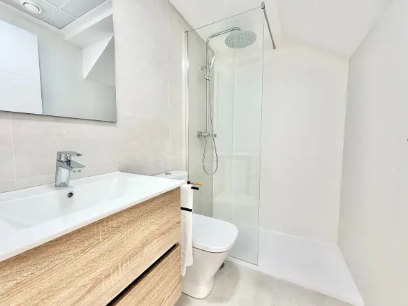 3-bedroom Detached Villa In Cox, Spain (81 M²)