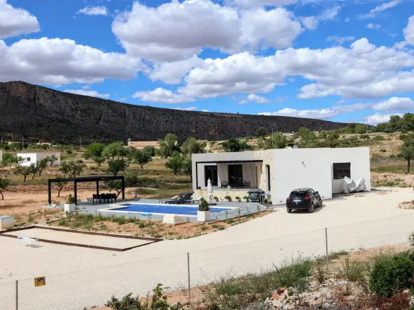 4-bedroom Detached Villa In Aspe, Spain (155 M²)