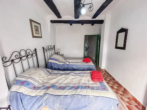 4-bedroom Townhouse In Onil, Spain (160 M²)