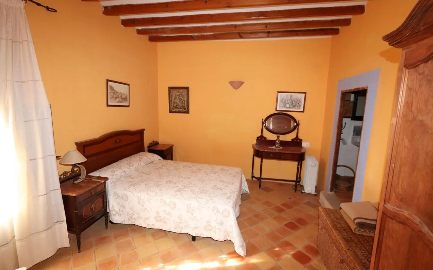 10-bedroom Commercial In Pinoso, Spain (700 M²)