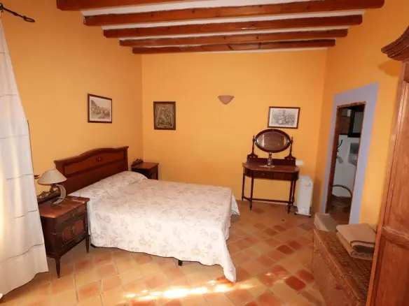 10-bedroom Commercial In Pinoso, Spain (700 M²)