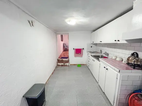 4-bedroom Townhouse In Onil, Spain (160 M²)