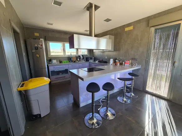 5-bedroom Detached Villa In Yecla, Spain (332 M²)