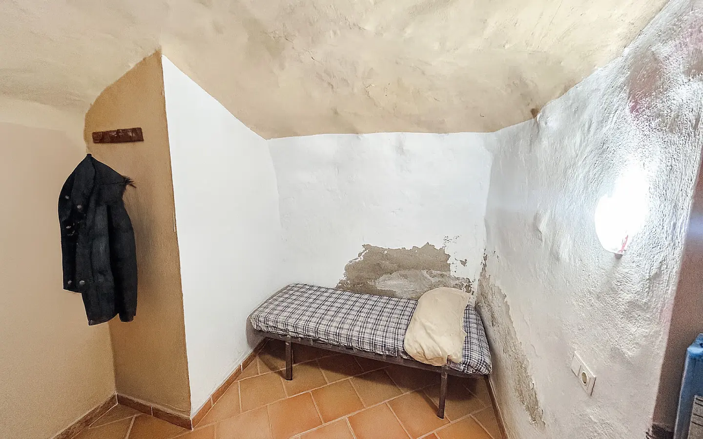 4-bedroom Cave House In Casas Del Señor, Spain (250 M²)