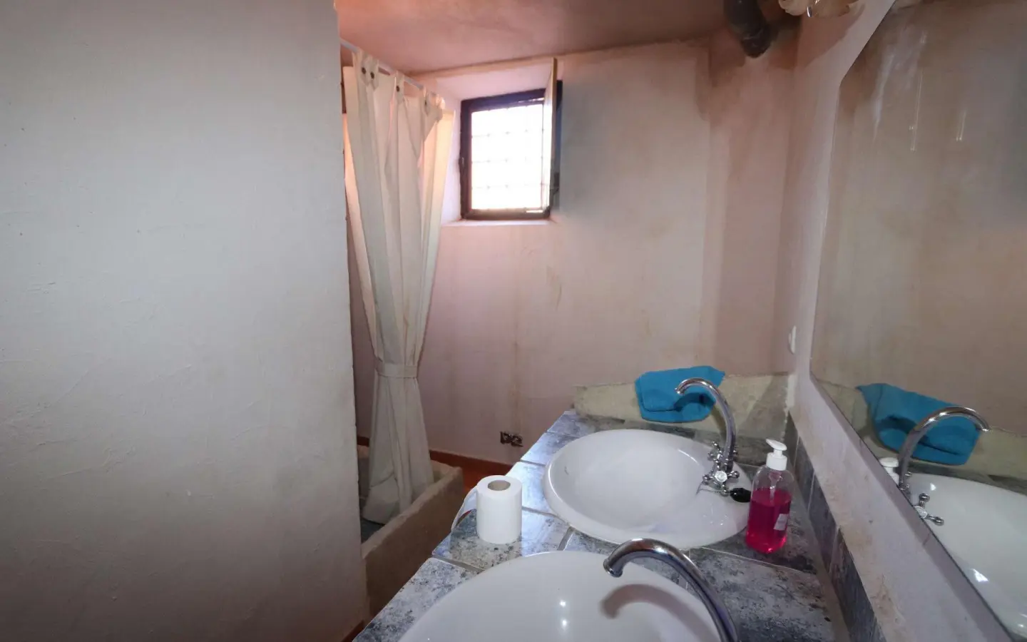 10-bedroom Commercial In Pinoso, Spain (700 M²)