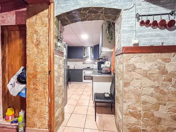 9-bedroom Semi In Sax, Spain (278 M²)