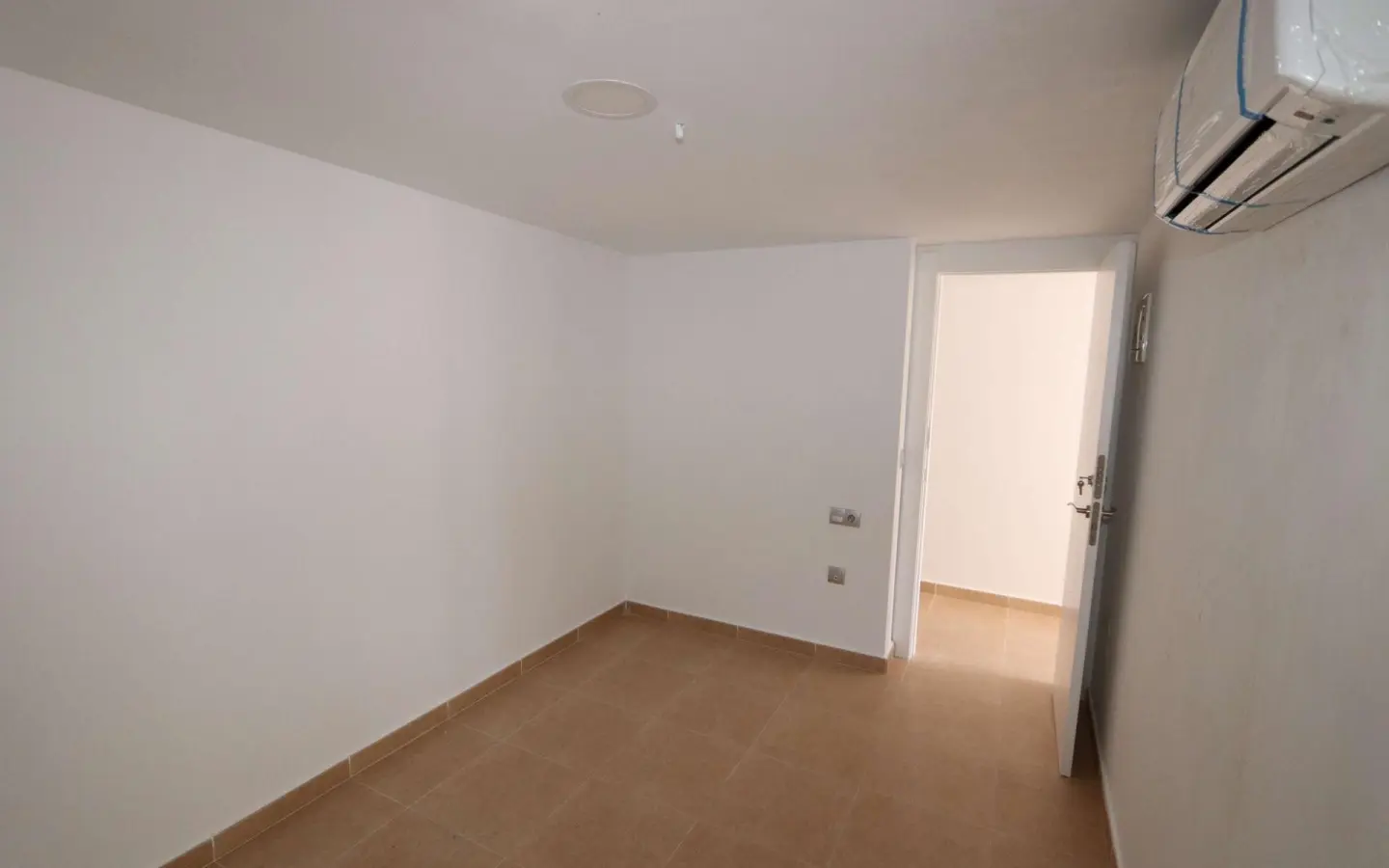 11-bedroom Commercial In Fortuna, Spain (500 M²)