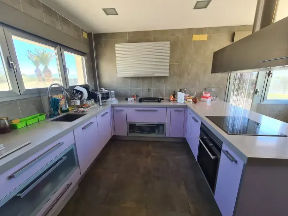 5-bedroom Detached Villa In Yecla, Spain (332 M²)