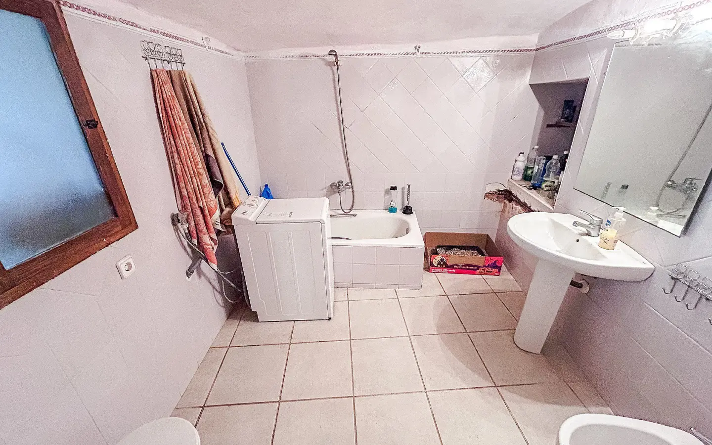 4-bedroom Cave House In Casas Del Señor, Spain (250 M²)