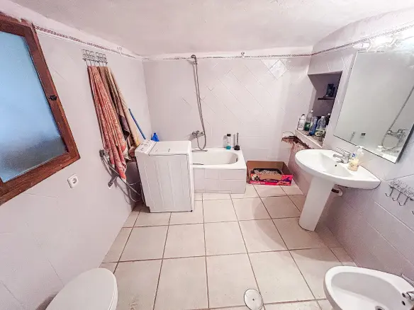 4-bedroom Cave House In Casas Del Señor, Spain (250 M²)