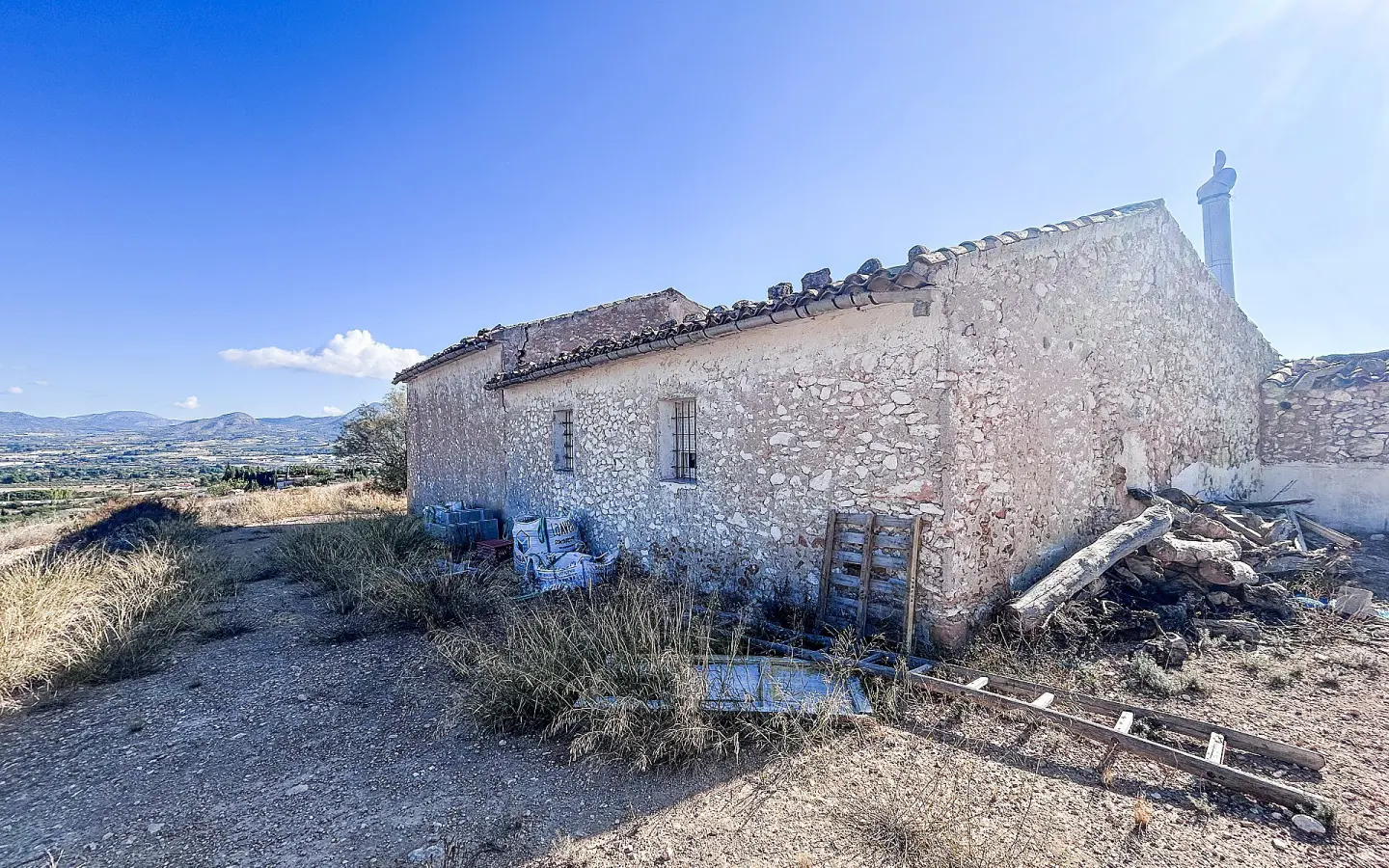 2-bedroom Country House In Elda, Spain (180 M²)