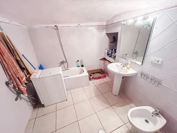4-bedroom Cave House In Casas Del Señor, Spain (250 M²)