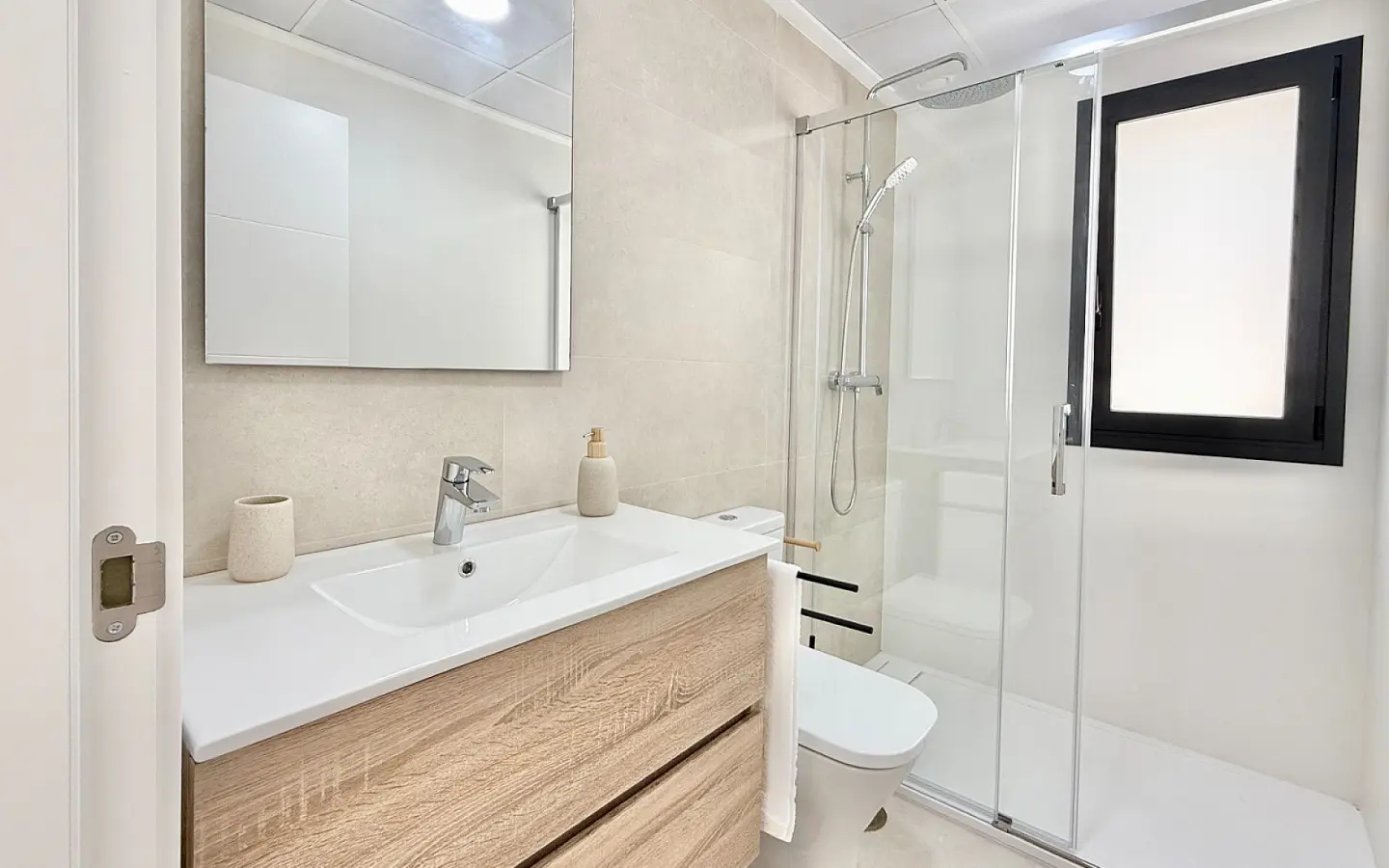 3-bedroom Detached Villa In Cox, Spain (81 M²)