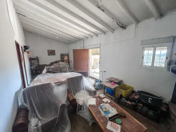 2-bedroom Country House In Elda, Spain (180 M²)