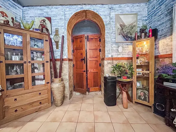 9-bedroom Semi In Sax, Spain (278 M²)