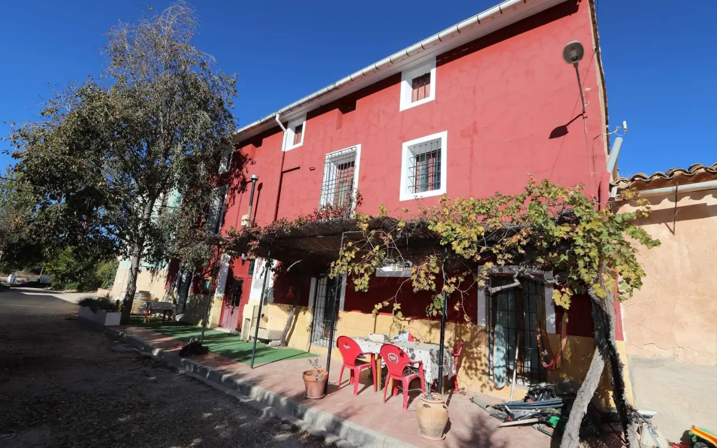 10-bedroom Commercial In Pinoso, Spain (700 M²)