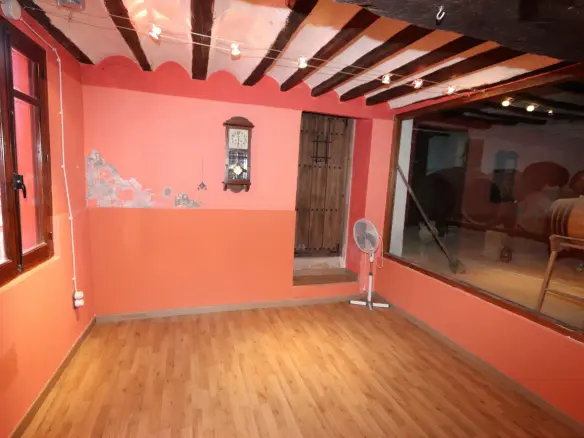 10-bedroom Commercial In Pinoso, Spain (700 M²)
