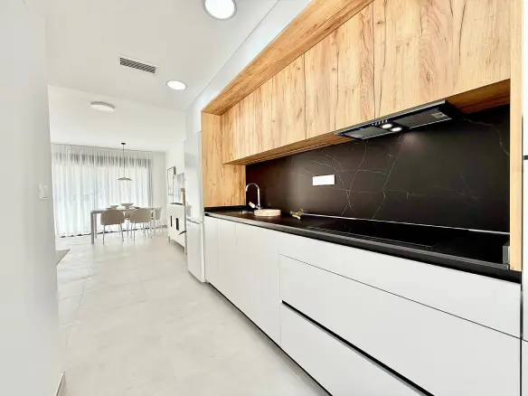 3-bedroom Detached Villa In Cox, Spain (81 M²)