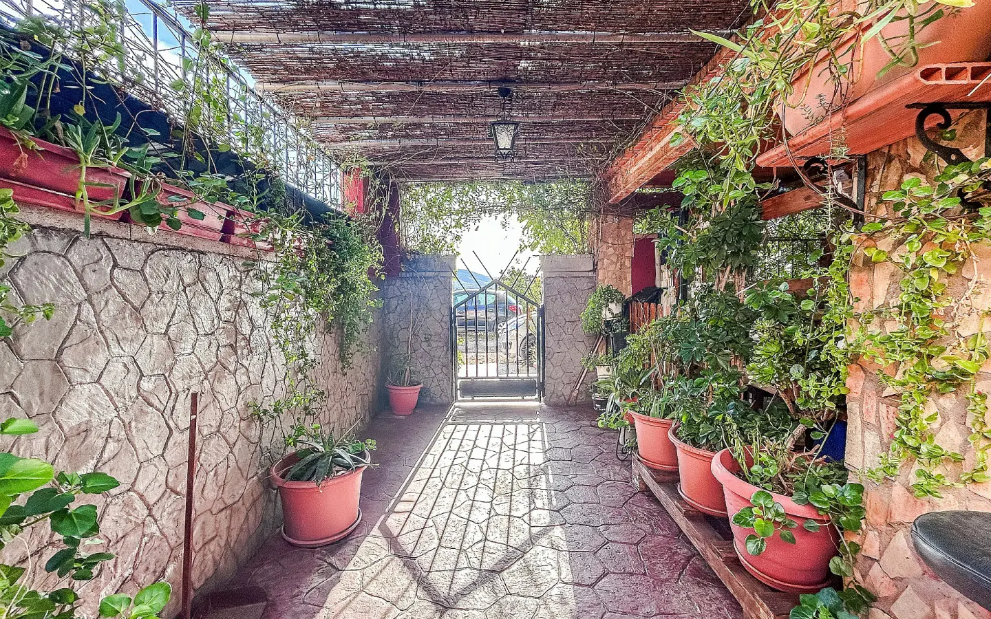 9-bedroom Semi In Sax, Spain (278 M²)