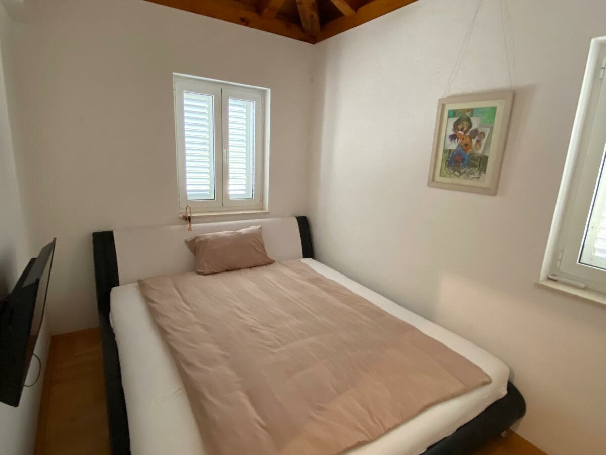 Brač Region: 3-bedroom Apartment 110 Meters From Sea