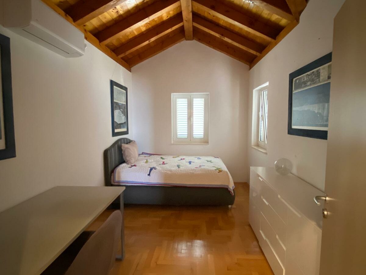 Brač Region: 3-bedroom Apartment 110 Meters From Sea