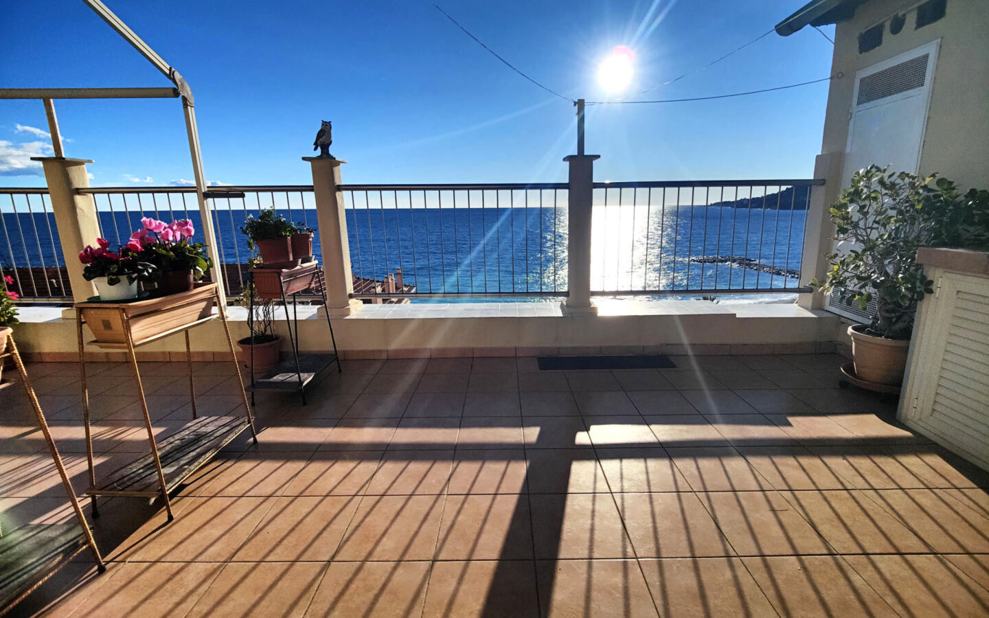 B65 Two-bedroom Apartment With Scenic Terrace In Ospedaletti