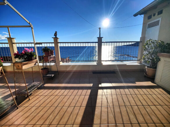 B65 Two-bedroom Apartment With Scenic Terrace In Ospedaletti