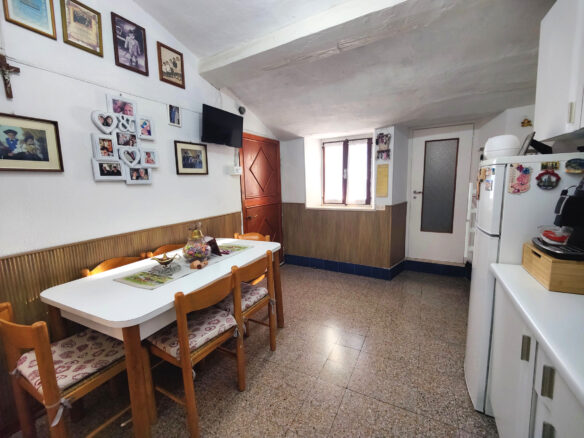 B65 Two-bedroom Apartment With Scenic Terrace In Ospedaletti
