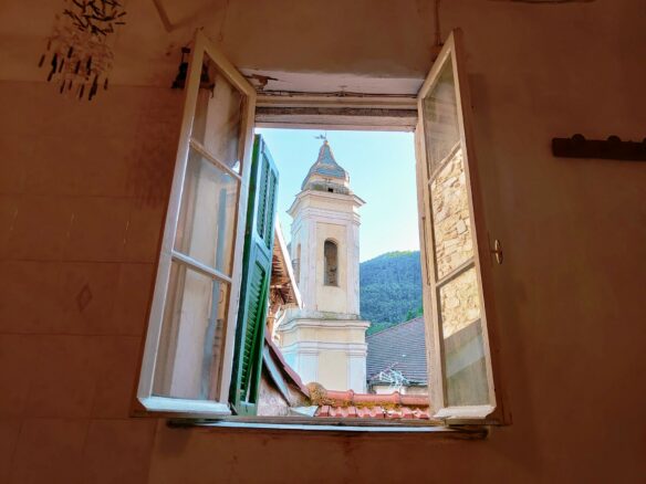Tr64 Historic Townhouse In Central Ceriana With Unique Features