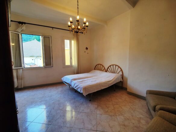 Tr64 Historic Townhouse In Central Ceriana With Unique Features