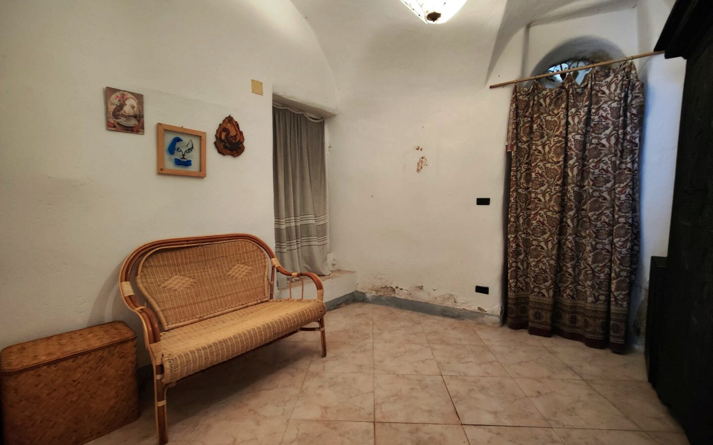 Tr64 Historic Townhouse In Central Ceriana With Unique Features